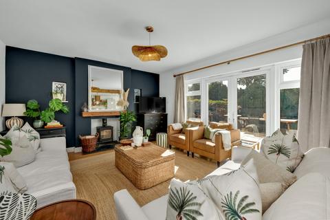 4 bedroom detached house for sale, Garrick Close, Hersham, Walton-on-Thames, Surrey, KT12