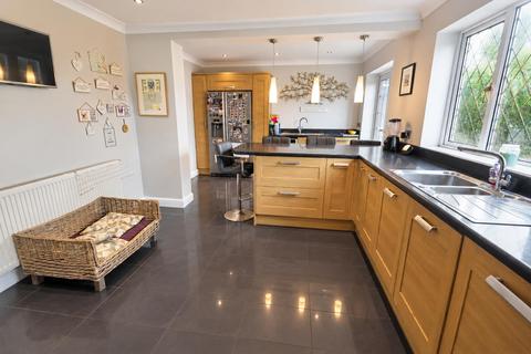 5 bedroom townhouse for sale, Millbrook  End, Tattenhall CH3
