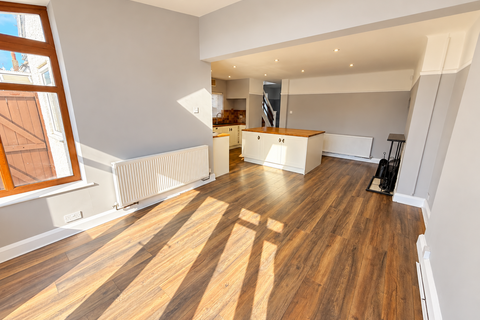 3 bedroom house to rent, Uplands Road, Oadby, LE2