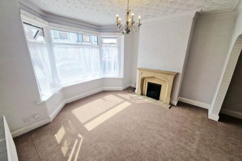 3 bedroom semi-detached house to rent, Russell Street, Prestwich, M25