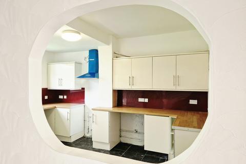 3 bedroom semi-detached house to rent, Russell Street, Prestwich, M25