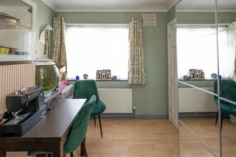 2 bedroom end of terrace house for sale, Stuart Close, Pilgrims Hatch, Brentwood
