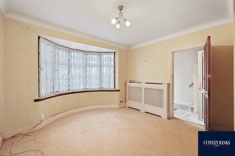 3 bedroom end of terrace house for sale, Sarsfield Road, Perivale, Middlesex, UB6