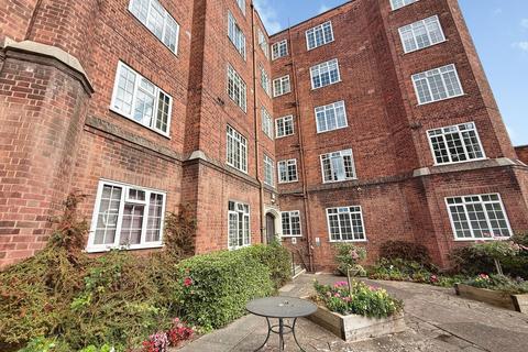 3 bedroom flat for sale, Stoneygate Court, Leicester LE2