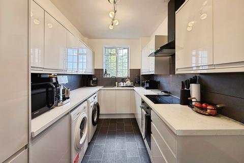 3 bedroom flat for sale, Stoneygate Court, Leicester LE2
