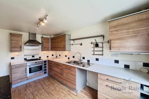 3 bedroom semi-detached house to rent, Station View, Selby YO8