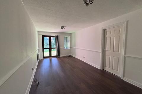 1 bedroom ground floor flat to rent, Montonmill Gardens, Manchester M30