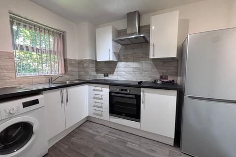 1 bedroom ground floor flat to rent, Montonmill Gardens, Manchester M30