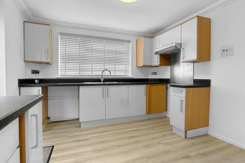 3 bedroom semi-detached house to rent, Starfield Close, Ipswich, IP4