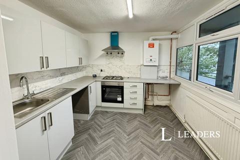 3 bedroom flat to rent, Longshaw Street, Stoke-on-Trent, Staffordshire, ST6