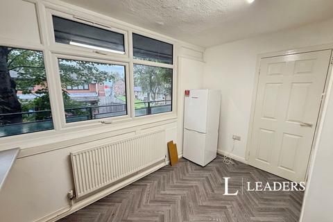 3 bedroom flat to rent, Longshaw Street, Stoke-on-Trent, Staffordshire, ST6