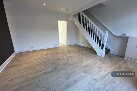 3 bedroom terraced house to rent, Melverley Road, Manchester, M9