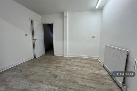 3 bedroom terraced house to rent, Melverley Road, Manchester, M9