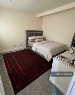 1 bedroom in a house share to rent, Middleham Gardens, London, N18