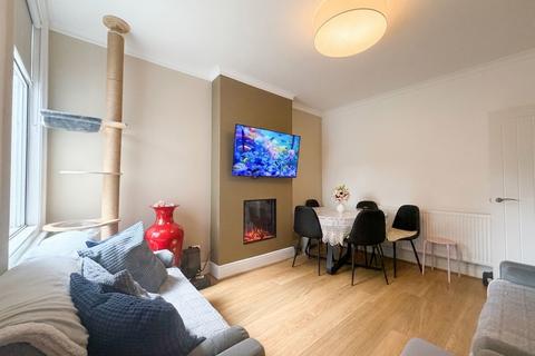 3 bedroom semi-detached house to rent, Elthorne Road, Uxbridge, UB8