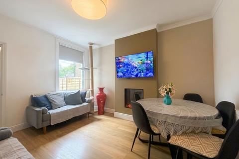 3 bedroom semi-detached house to rent, Elthorne Road, Uxbridge, UB8