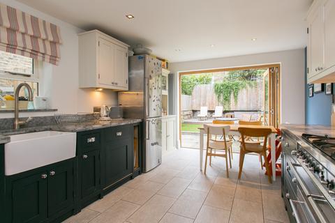 5 bedroom terraced house to rent, Andalus Road Clapham SW9