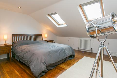 5 bedroom terraced house to rent, Andalus Road Clapham SW9