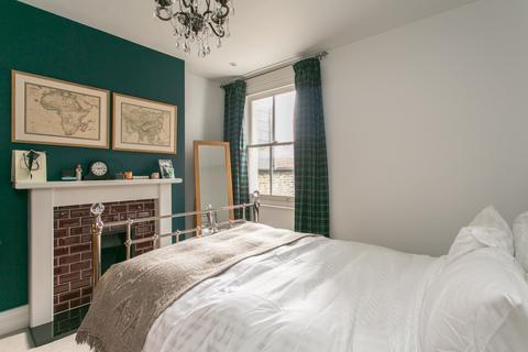 5 bedroom terraced house to rent, Andalus Road Clapham SW9