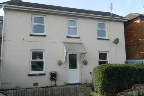 3 bedroom detached house to rent, Morley Road, Pokesdown, Bournemouth