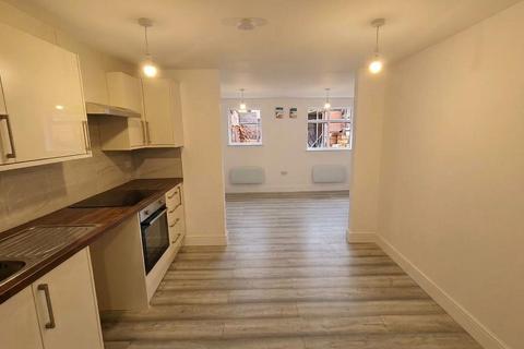 Studio to rent, King Street, Southall