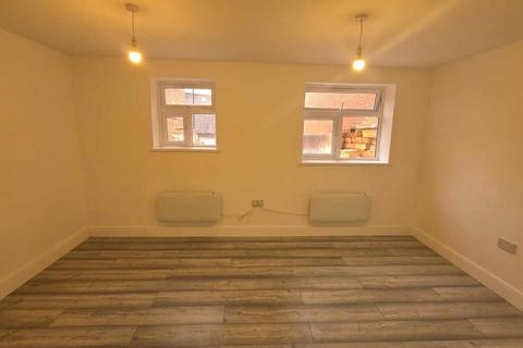 Studio to rent, King Street, Southall