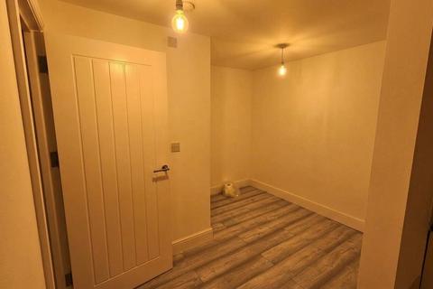 Studio to rent, King Street, Southall