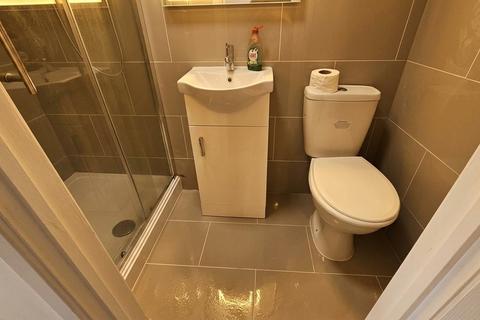 Studio to rent, King Street, Southall