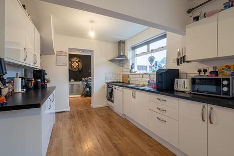 4 bedroom semi-detached house for sale, Freeman Road, Gravesend, Kent, DA12 4EG