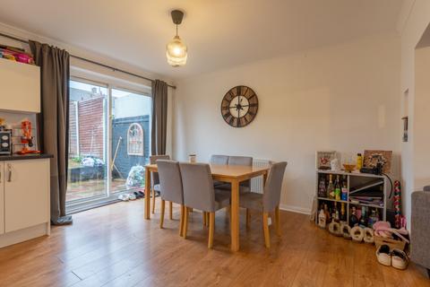 4 bedroom semi-detached house for sale, Freeman Road, Gravesend, Kent, DA12 4EG