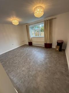 4 bedroom detached house to rent, Kilmaine Avenue, Manchester M9