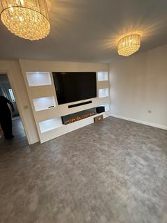 4 bedroom detached house to rent, Kilmaine Avenue, Manchester M9