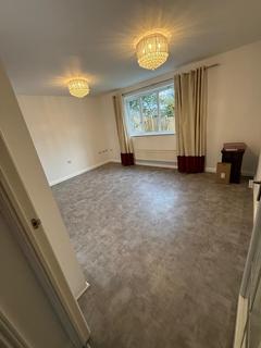 4 bedroom detached house to rent, Kilmaine Avenue, Manchester M9