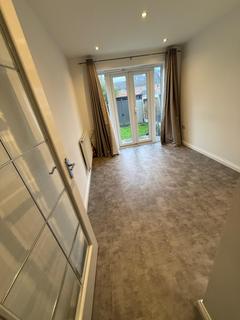 4 bedroom detached house to rent, Kilmaine Avenue, Manchester M9