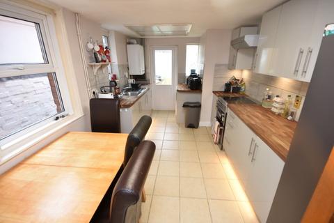 4 bedroom end of terrace house to rent, Mount