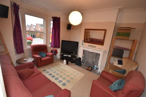 4 bedroom end of terrace house to rent, Mount