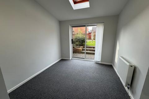 2 bedroom townhouse to rent, Horton Road, Swindon SN2