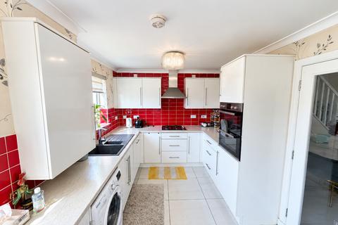 3 bedroom semi-detached house to rent, Clerwood Street, Carntyne