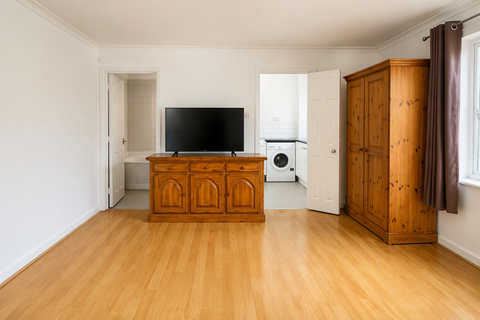 Studio to rent, Kilberry Close, Isleworth