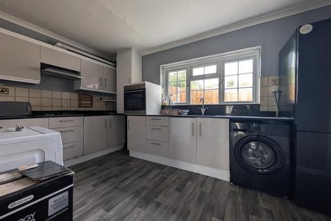 3 bedroom house to rent, Wescott Way, Uxbridge
