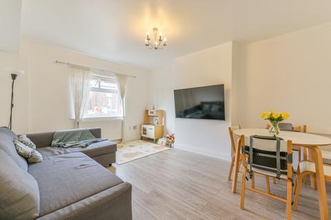 2 bedroom flat for sale, Carville Crescent, Brentford, TW8