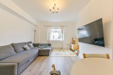 2 bedroom flat for sale, Carville Crescent, Brentford, TW8