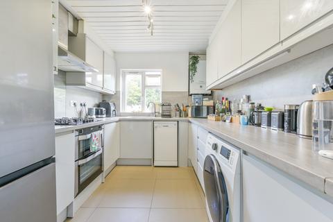 2 bedroom flat for sale, Carville Crescent, Brentford, TW8