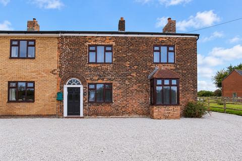 3 bedroom semi-detached house to rent, Slag Lane, Lowton