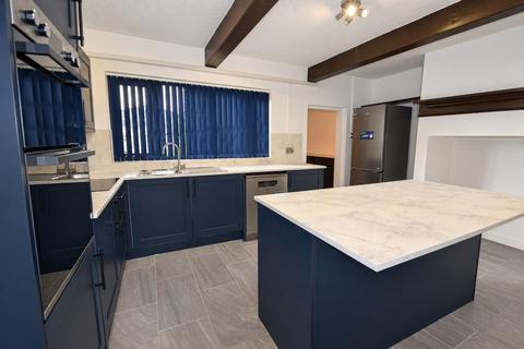 3 bedroom semi-detached house to rent, Slag Lane, Lowton