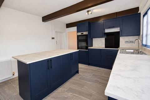 3 bedroom semi-detached house to rent, Slag Lane, Lowton