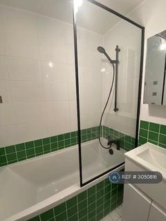 3 bedroom maisonette to rent, Vickery Court, London, EC1V