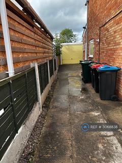 3 bedroom semi-detached house to rent, Saxon Way, Chester, CH1