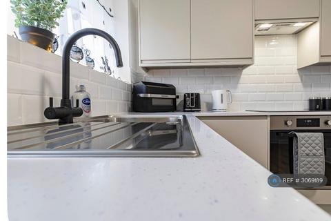 4 bedroom bungalow to rent, Hill Brow, Hove, BN3