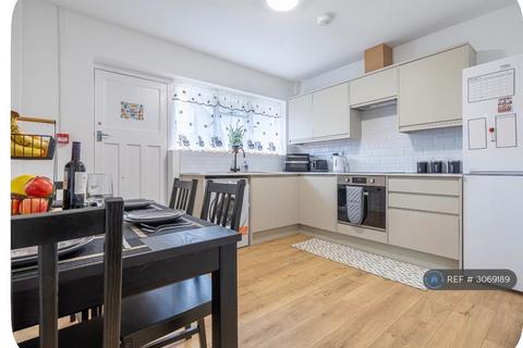 4 bedroom bungalow to rent, Hill Brow, Hove, BN3